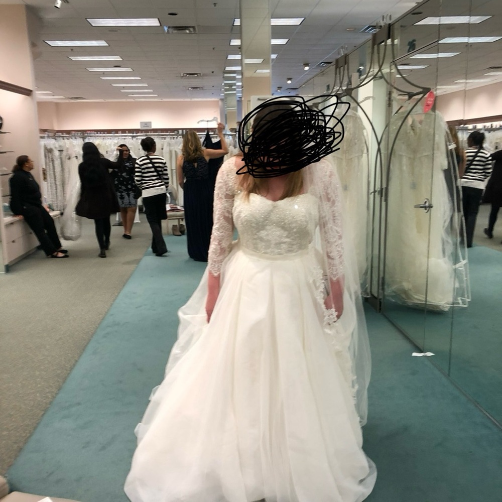 Ivory Oleg Cassini size 16W wedding dress never altered! - Picture 7 of 12